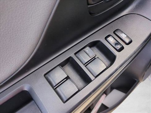 Used 2016 Toyota Yaris L image 12