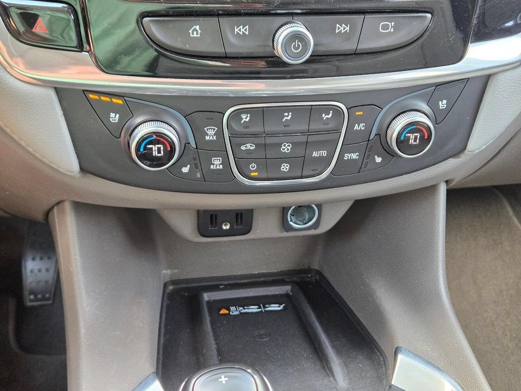 Used 2019 Chevrolet Traverse Premier w/ Driver Confidence II Package FWD image 28