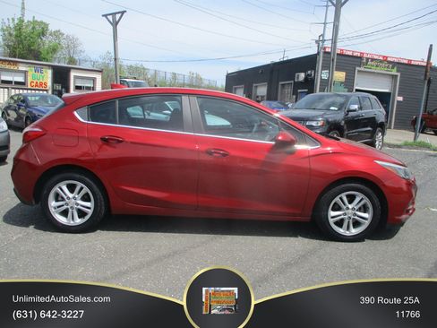 Used 2017 Chevrolet Cruze LT w/ Convenience Package FWD image 1