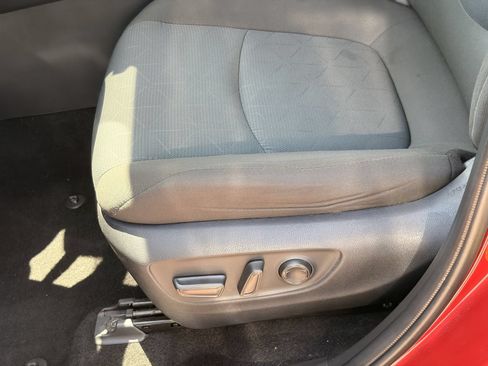 Used 2025 Toyota RAV4 XLE FWD image 23