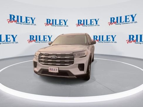 New 2026 Ford Explorer Active image 3