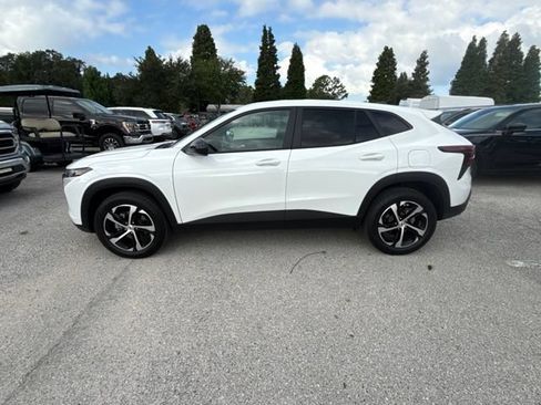 Used 2025 Chevrolet Trax RS FWD image 8