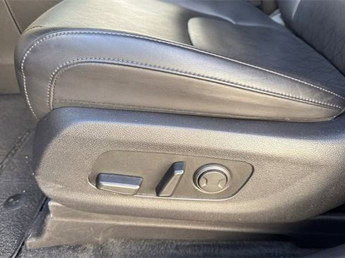 Used 2024 Kia Carnival LX image 13