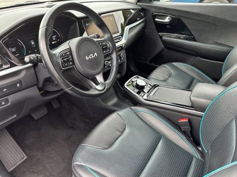 Used 2022 Kia Niro EX Premium image 11