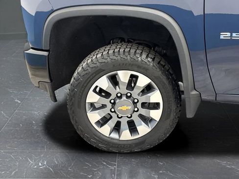 Used 2023 Chevrolet Silverado 2500 Custom w/ Custom Value Package image 34