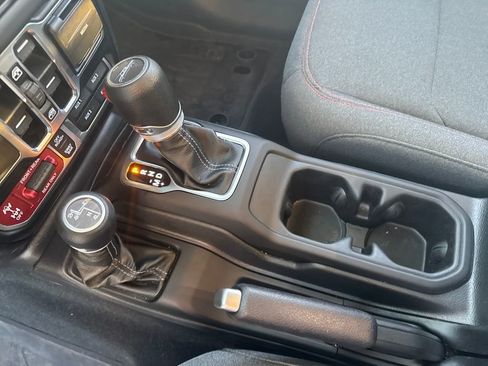 Used 2024 Jeep Gladiator Rubicon w/ Technology Group image 18