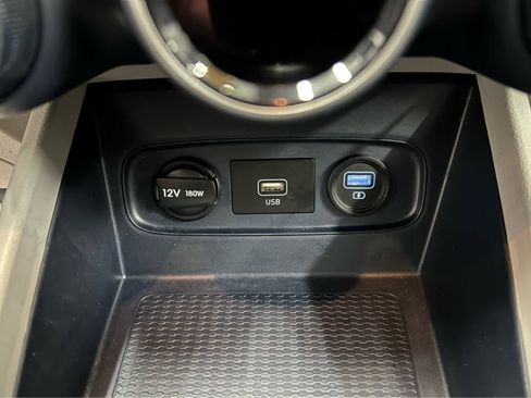 Used 2021 Hyundai Venue image 21