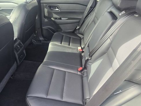 Used 2024 Nissan Rogue SV w/ SV Premium Package FWD image 11