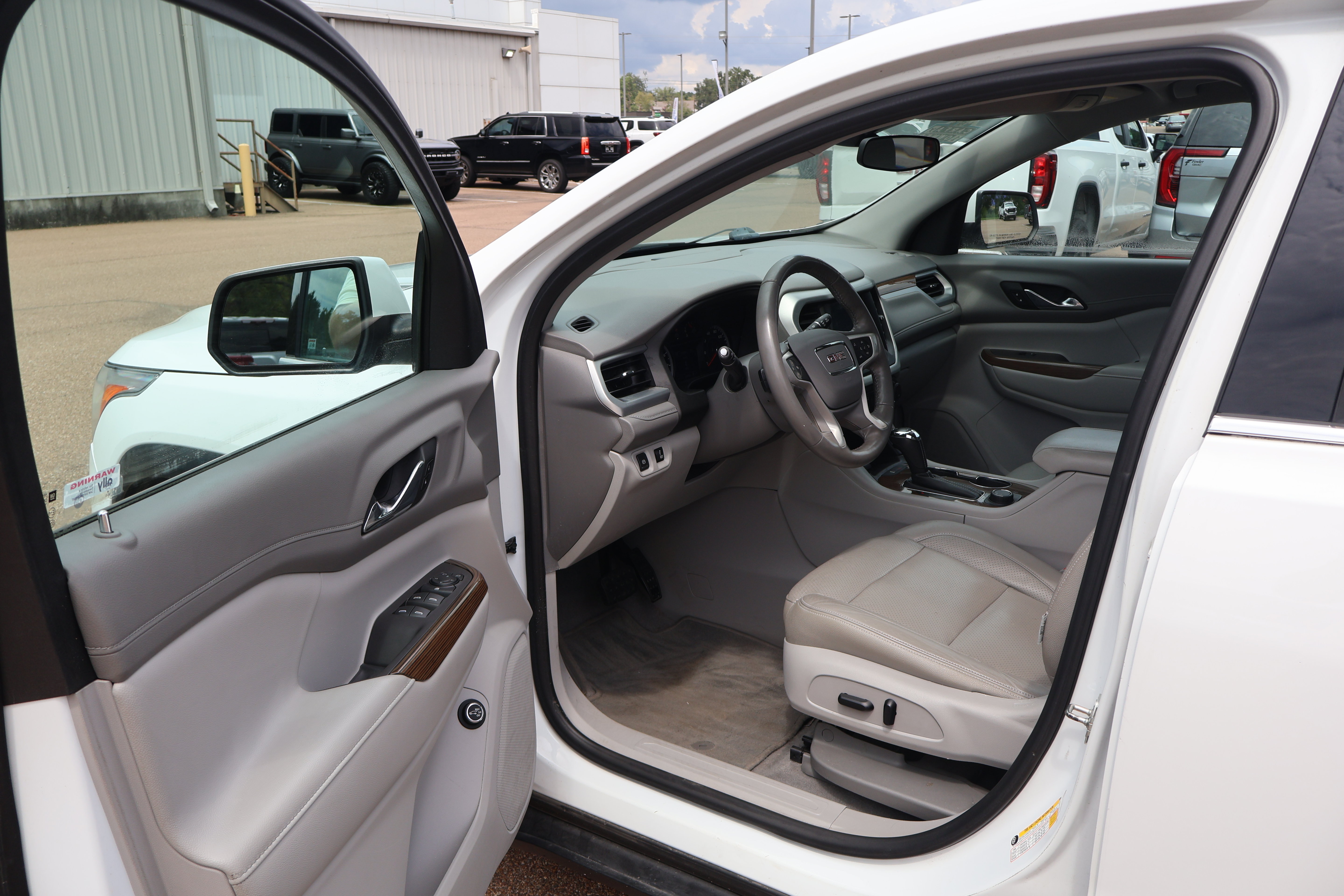 Used 2019 GMC Acadia SLE FWD image 6