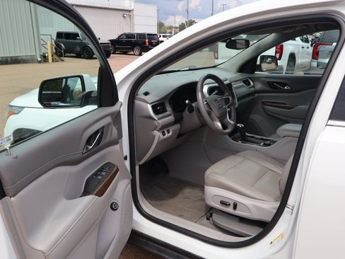Used 2019 GMC Acadia SLE FWD image 6