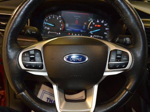Used 2022 Ford Explorer Limited w/ Equipment Group 301A AWD/4WD image 19