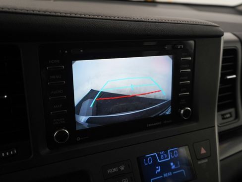 Used 2020 Toyota Sienna SE w/ Carpet Mat Package FWD image 25