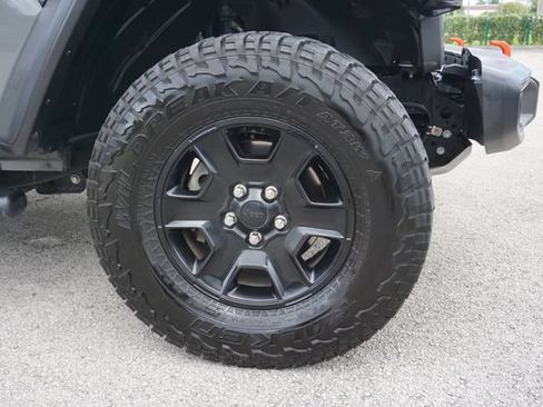 Used 2021 Jeep Gladiator Mojave w/ Dual Top Group AWD/4WD image 19