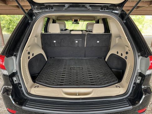 Used 2019 Jeep Grand Cherokee Laredo AWD/4WD image 34