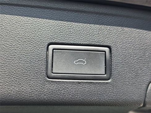Used 2024 Volkswagen Atlas Cross Sport SE FWD image 28