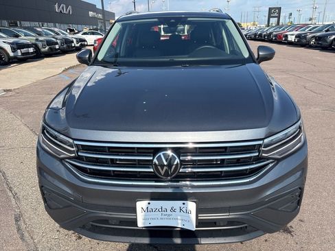 Used 2024 Volkswagen Tiguan SE w/ Panoramic Sunroof Package AWD/4WD image 2