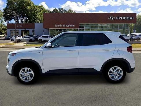 New 2026 Hyundai Venue SE FWD image 3
