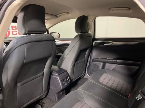 Used 2019 Ford Fusion SE FWD image 15