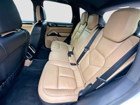 Used 2017 Porsche Cayenne Platinum Edition image 26