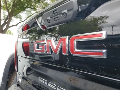 New 2026 GMC Sierra 1500 SLT w/ SLT Premium Plus Package AWD/4WD image 7