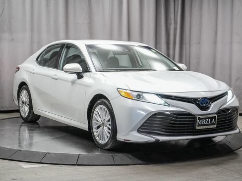 Used 2020 Toyota Camry XLE w/ Carpet Mat Package image 3