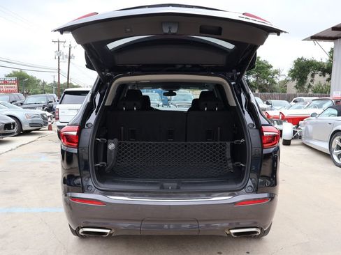 Used 2019 Buick Enclave Preferred w/ LPO, Cargo Package FWD image 18