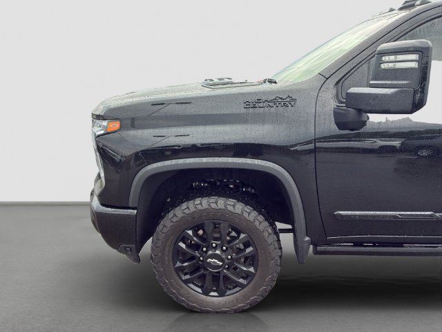 Used 2026 Chevrolet Silverado 2500 High Country w/ High Country Premium Package AWD/4WD image 10