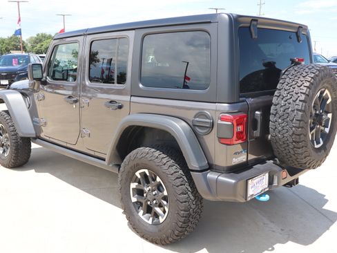 Used 2025 Jeep Wrangler Unlimited Rubicon 4xe w/ Convenience Group AWD/4WD image 7