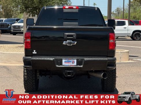 Used 2019 Chevrolet Silverado 2500 LT w/ Midnight Edition AWD/4WD image 8