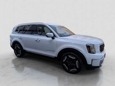 Certified 2023 Kia Telluride EX w/ EX Captain's Chair Package AWD/4WD image 5