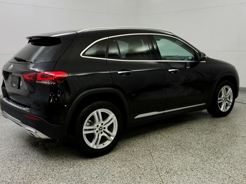 Used 2023 Mercedes-Benz GLA 250 4MATIC w/ Premium Package image 7