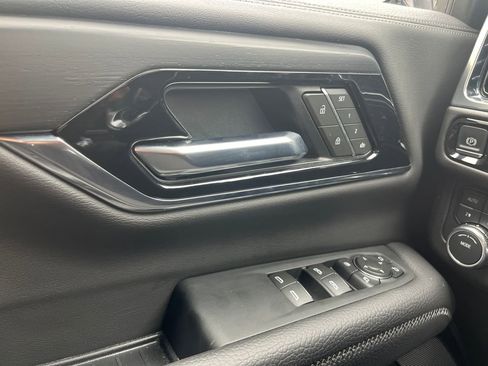 Used 2025 GMC Yukon XL Denali AWD/4WD image 30