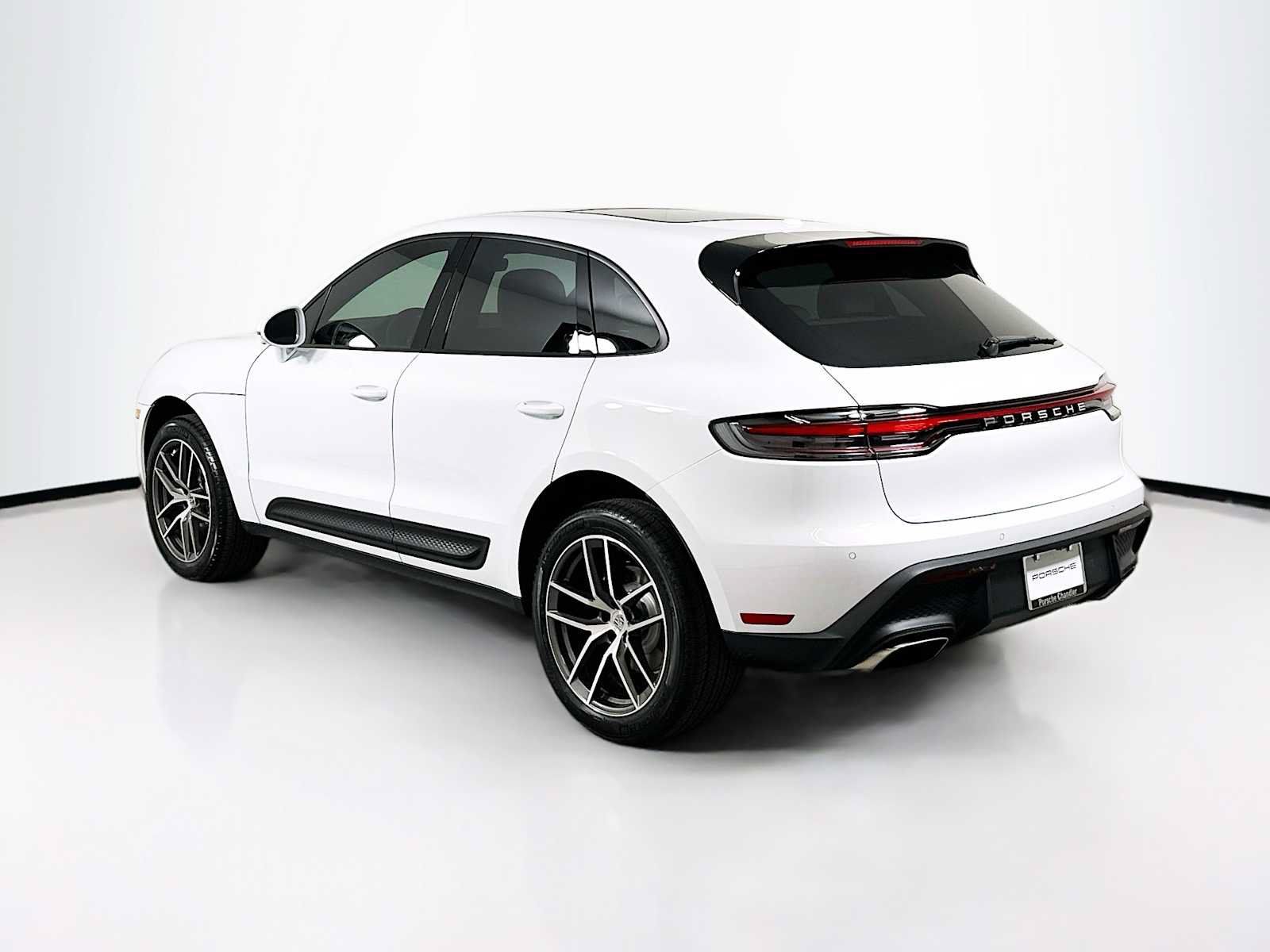 Used 2026 Porsche Macan AWD/4WD image 3
