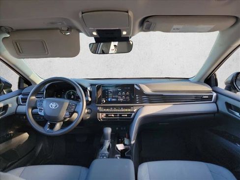 Used 2025 Toyota Camry LE w/ Convenience Package image 17