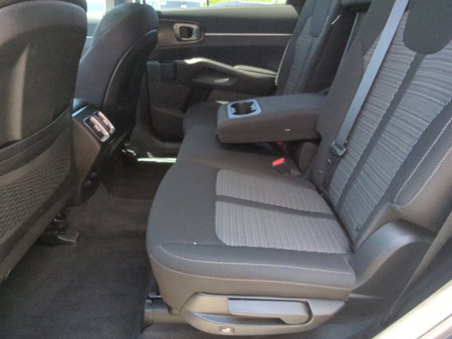 Used 2023 Kia Sorento LX AWD/4WD image 22