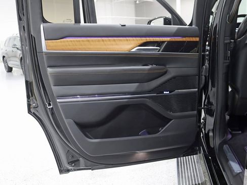 Used 2024 Jeep Grand Wagoneer Series III image 41