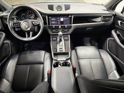 Used 2025 Porsche Macan image 17