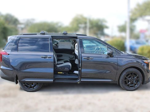 New 2026 Kia Carnival SX image 6