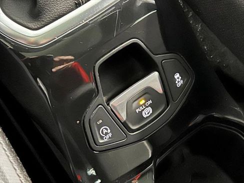 Certified 2022 Jeep Renegade Altitude w/ Sun/Sound Group image 38