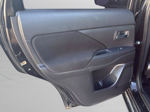 Used 2018 Mitsubishi Outlander SE FWD image 28