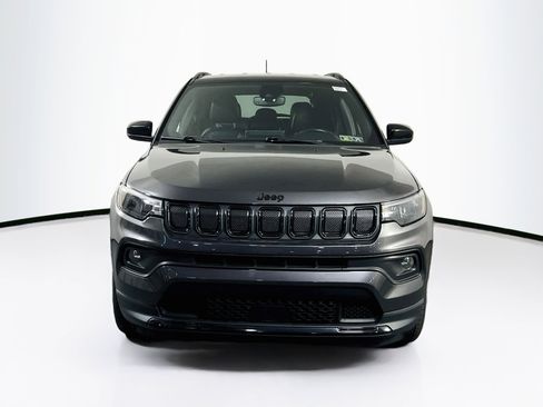 Used 2022 Jeep Compass Latitude w/ Convenience Group AWD/4WD image 2