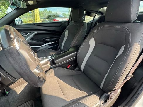 Used 2017 Chevrolet Camaro LT RWD image 10