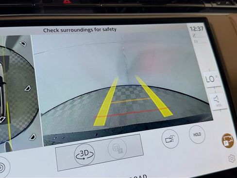 New 2026 Land Rover Range Rover SE image 17