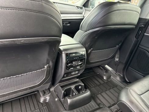 Used 2023 Jeep Grand Cherokee L Limited w/ Luxury Tech Group II AWD/4WD image 10