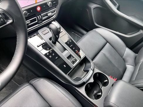 Certified 2025 Porsche Macan AWD/4WD image 20