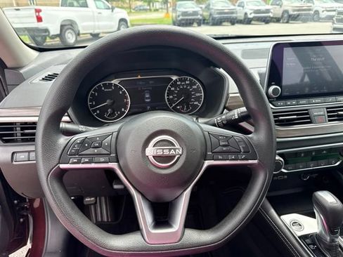 Used 2023 Nissan Altima 2.5 SV FWD image 13