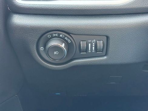 New 2026 Chrysler Pacifica Select FWD image 31