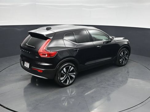 Used 2025 Volvo XC40 B5 Plus AWD/4WD image 39
