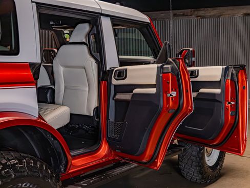 Used 2023 Ford Bronco Wildtrak image 29