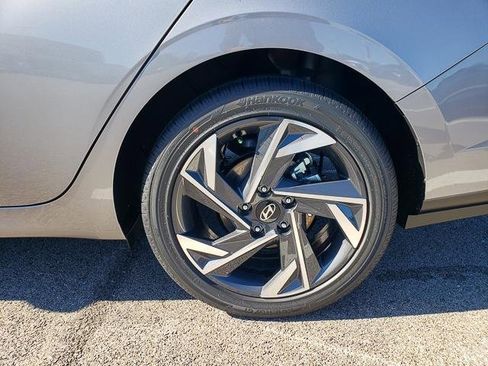 New 2025 Hyundai Elantra Limited image 21
